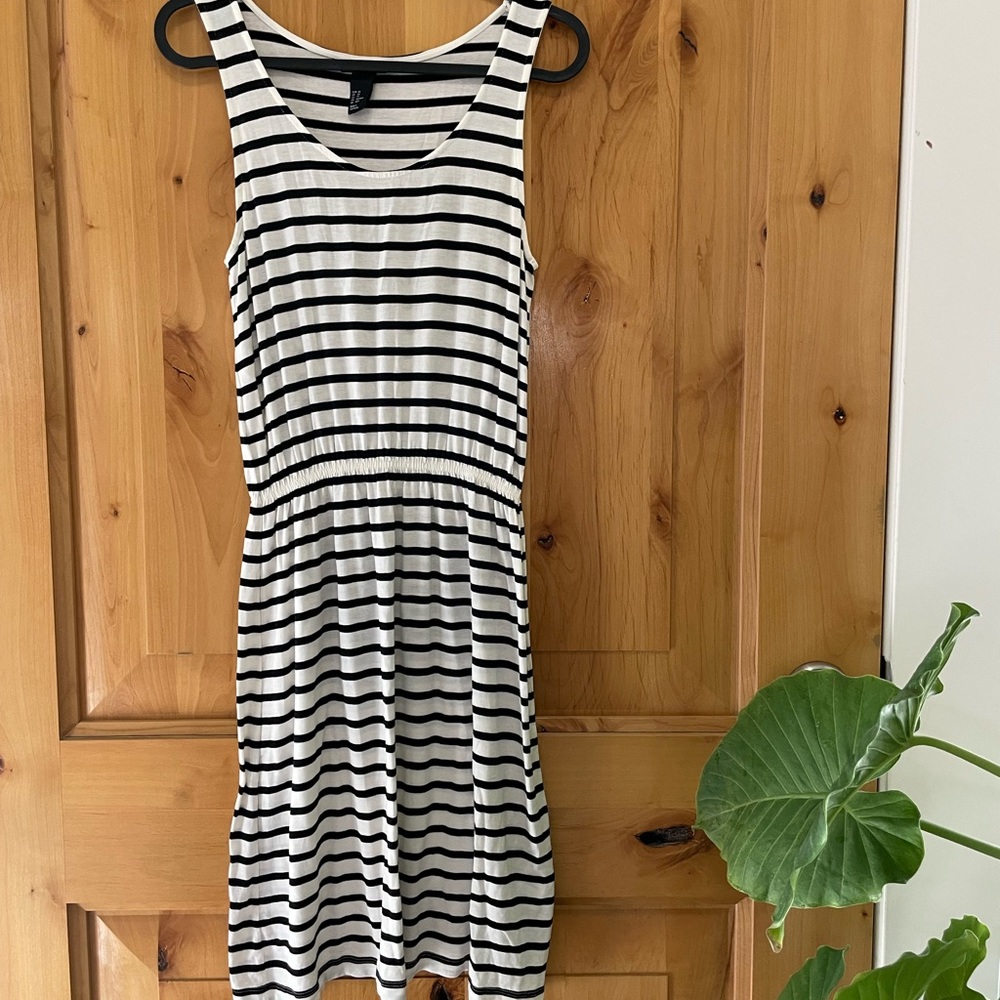 H&M basic striped sleeveless dress - size XS